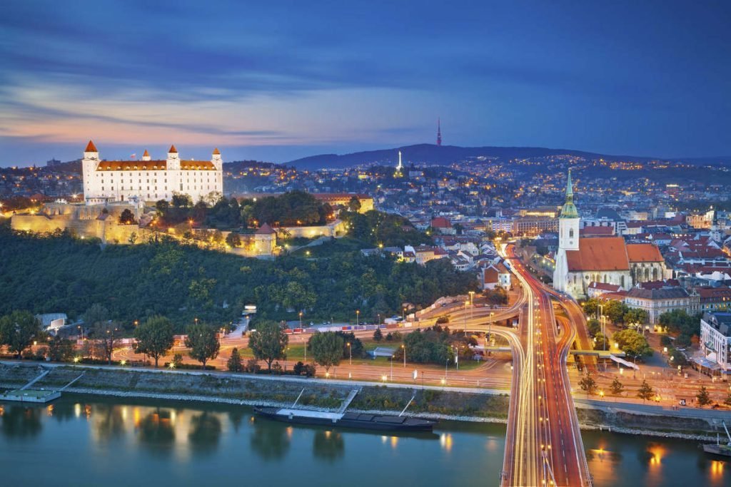 Chi phí và lương bổng khi XKLĐ Croatia - Cơ hội hấp dẫn với nhiều ưu đãi và tiềm năng phát triển